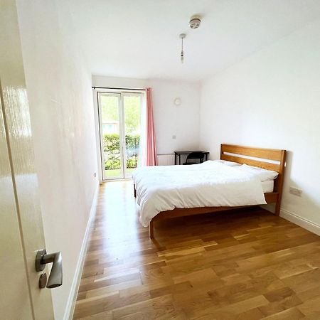 Bedroom 2, Queens Road London Exteriör bild